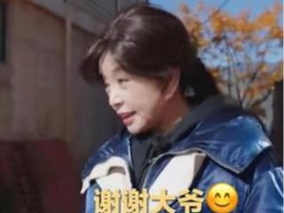 74岁刘晓庆戛纳艳压全场，水墨熊猫裙诠释中国风美学