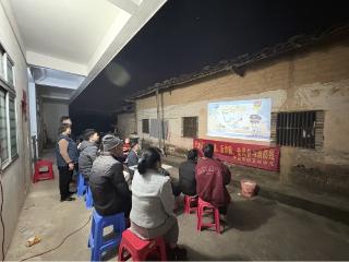 守护乡村安全线 华安保险玉林中支组织村民观看反诈骗公益宣传片