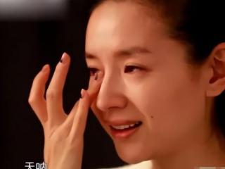 董洁母子亲密互动引热议，拍婚纱照场面让人惊愕