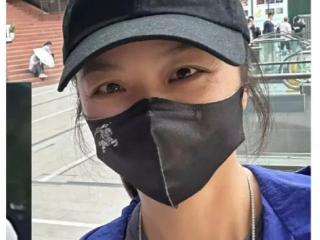 汤唯杭州地铁现身，低调亲民如邻家，网友感叹真大咖！