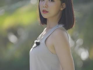 毛琳重返直播舞台，44岁依旧少女心，乐观态度令人钦佩