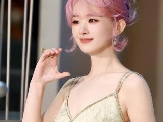 赵丽颖连发3条动态，瞬间冲上热搜，澄清感情不实言论
