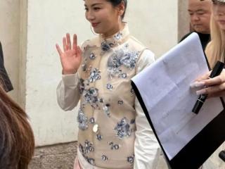 刘涛闪现福州！三坊七巷里惊艳亮相，这反差太绝了！
