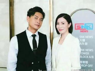 佘诗曼被曝街头呆坐2小时！素颜憔悴表情呆滞