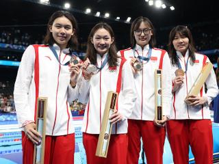 战况 | 中国女子自由泳接力队拼出铜牌 汪顺、彭旭玮晋级决赛