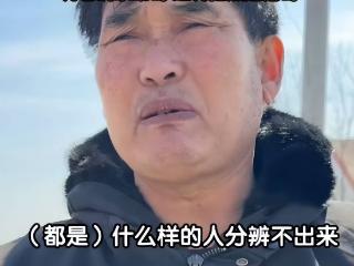 大衣哥突然翻墙走了，门口跪着借钱大姨，拽着大衣哥不撒手