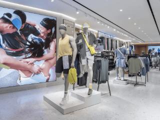 曾经贵妇专宠的lululemon，如今成了“男女通吃”的显身材神器