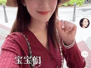 李念带三胎儿子游乐场疯玩，宝贝白白胖胖萌态百出，长得超像妈妈