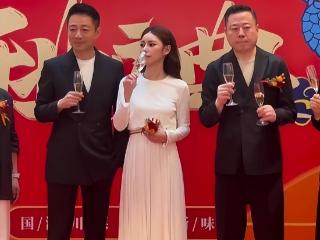 马筱梅正式成为“汪太太”，和汪小菲共享85亿身家，远超当年大S