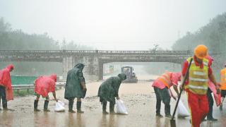 抢排阎村铁路桥