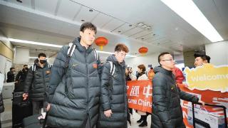 中国男篮抵达西安开启亚洲杯预选赛征程