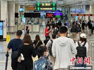截至上午10时 “五一”假期首日逾14万人次出入境香港