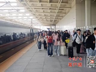 “五一”期间，汉十高铁为武当山景区输送游客超20万人次