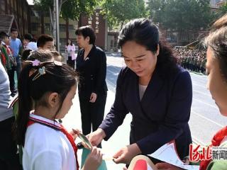 石家庄市东风西路小学举行“红领巾奖章”颁章仪式