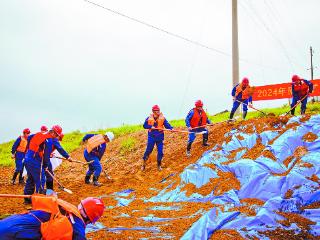 雨山区举行汛期抢险救援演练