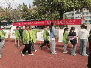 平明镇举办“护苗在行动·东海少儿版画优秀作品进校园”活动