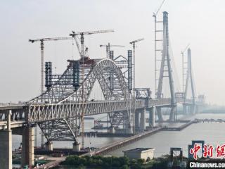 常泰长江大桥将在5月底实现全桥合龙