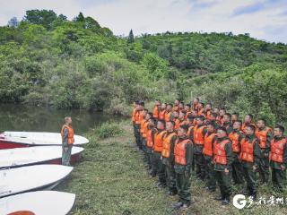 【高清组图】贵州武警开展水上救援训练 锻造“水上精兵”