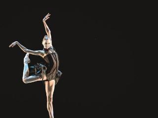 “美神”扎哈洛娃呈现芭蕾当代魅力