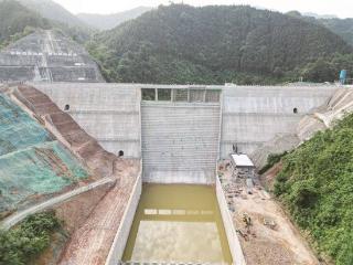 罗城板阳东水库工程大坝主体 提前20天完工