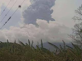 尼加拉瓜一火山喷发 羽流高度达2千米