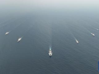 中国海警3502编队在黄岩岛海域投入训练