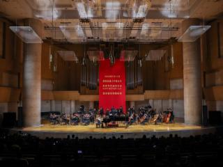 北京中山音乐堂：钢琴少年李沛霖上演中国经典《彩云追月》