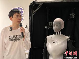 中国青年团队研发人形情感交互机器人 冀搭建人机情感桥梁