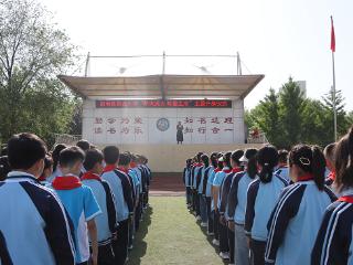 莒南县第五小学举行“防灾减灾 珍爱生命”主题升旗仪式