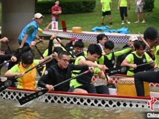 中山大学百年校庆龙舟赛开赛  北大中大划起“友谊的小船”