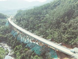 漳州联十一项目A段桥梁半幅顺利贯通