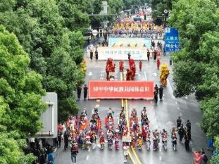 Go with Tatiana ∣ 贵阳民族巡游大联欢，这是什么人山人海大场面！Guiyang Ethnic Parade Grand Carnival, A Sea of People!
