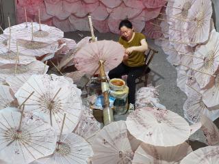 湖南衡阳：油纸伞焕发新生机