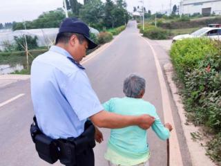 重庆铜梁区：八旬老太迷路走失 警民携手助其回家