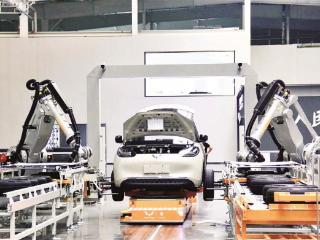 新能源汽车和机器人拉动经济增长