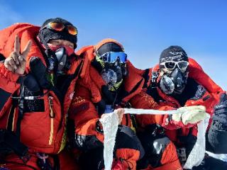 刚刚华大登山队登顶珠峰  传回全球首份来自世界之巅的超声图和脑电数据