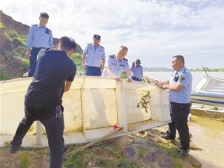 进贤县联合执法打击跨界水域非法捕捞行为