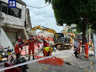 广西龙州一小学附近商铺倒塌学生被困？官方回应