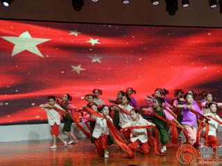 枣庄市关工委联合市教育局等单位举办“红领巾爱祖国”庆祝演出活动