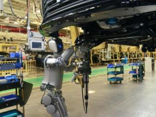 人形机器人加速应用 赋能汽车工业高质量发展