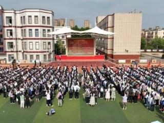 济南市莱芜陈毅中学举行35级毕业生离校欢送仪式