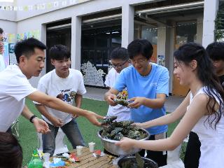 泰山科技学院开展“趣味端午 ‘粽’情‘食’光”师生共膳趣味活动