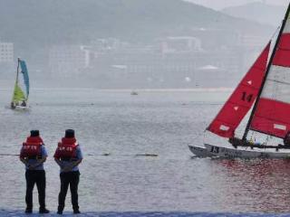 山东威海：海岸警察保卫中国威海HOBIE帆船公开赛顺利举行