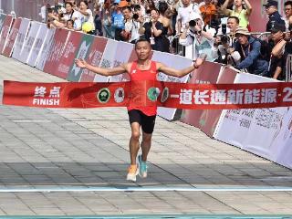 【相约贵马 奔跑之约】 2小时20分33秒！贵州选手岑万江成功卫冕全马男子组冠军