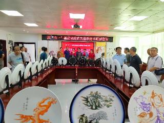 淄博庆“七一”基层党组织共建联建书画刻瓷展举行