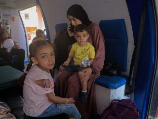 以色列放行一批儿童离开加沙就医