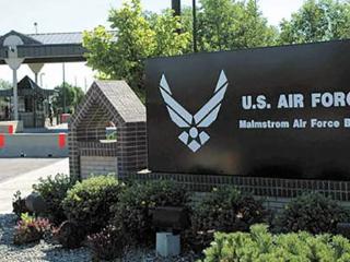 美国蒙大拿州空军基地发生车祸 1名飞行员死亡5人受伤