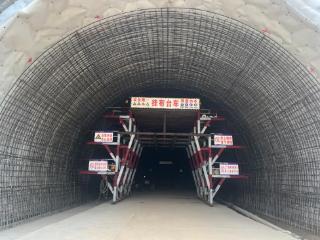 广西苍容8标项目甘村隧道全幅顺利贯通