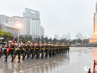 江西南昌举行升国旗仪式庆祝建党103周年
