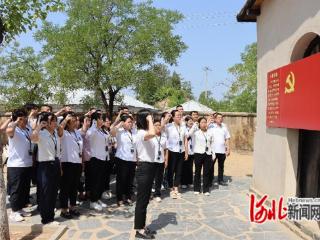 元氏县委组织部组织50名新发展党员举行集中入党宣誓仪式
